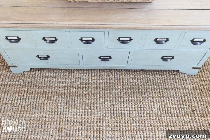 Your Exclusive Online Shopping Advantage 12 Close-up of the textured jute rug, highlighting its comfort and appeal