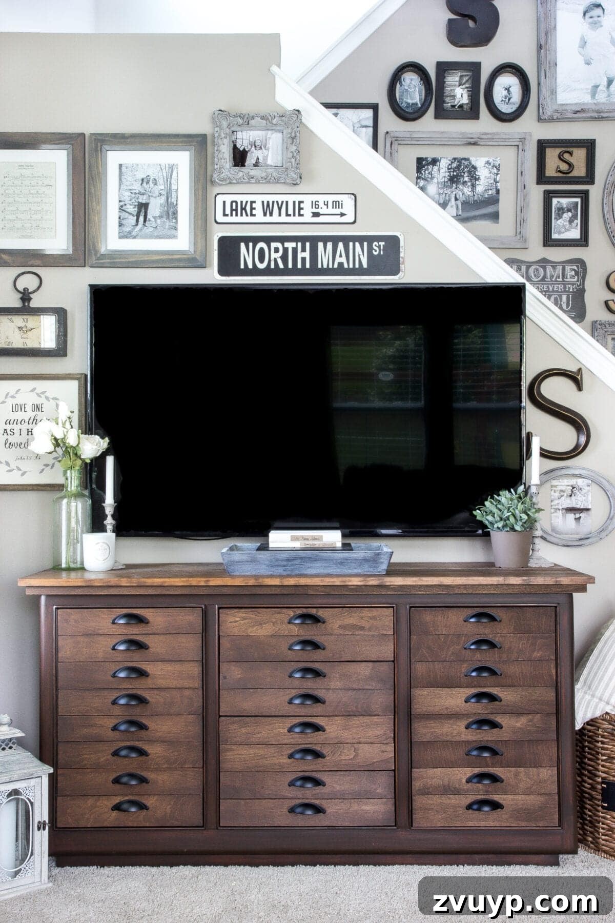 Bright & Breezy Summer Home Tour 27 Summer Home Tour 2016 with Country Living Magazine | blesserhouse.com