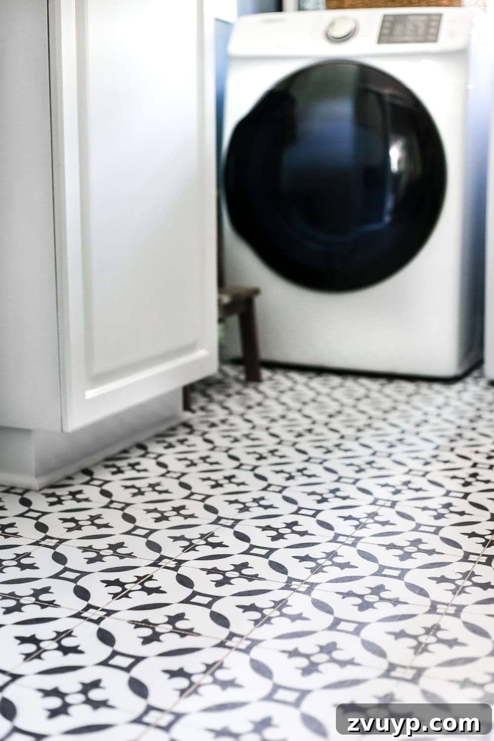 High Contrast Laundry Room: A Bold Statement Unveiled 21 High Contrast Laundry Room Makeover | blesserhouse.com - A dingy and dated laundry room gets a high contrast navy and white makeover packed with organizational strategies and budget-conscious DIY projects.