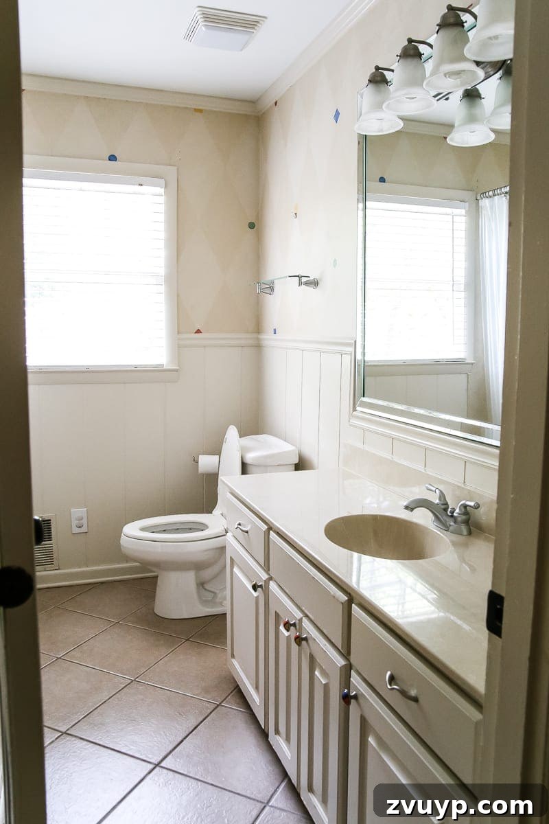 Kid Friendly and Guest Ready Bathroom Makeover 2 Kid's / Guest Bathroom Makeover Before: Dull, beige, and outdated bathroom ready for a budget-friendly transformation with paint, DIY, and decorating tricks. #bathroommakeover #beforeandafter #budgetrenovation