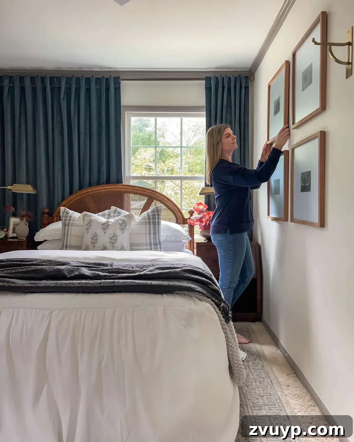 Flawless Gallery Walls Made Simple 3 hanging picture frames in a grid