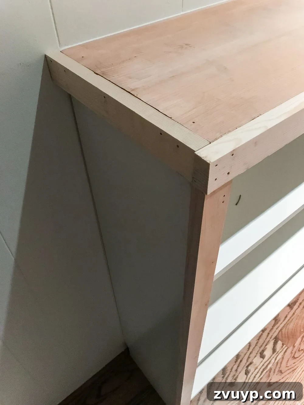 DIY Dream Playroom: Seamless Built-In Bookshelves 15 An easy to follow step-by-step tutorial showing how to build bookcase built-ins using IKEA Billy bookcases. #IKEAhack #homeimprovement #build #playroom