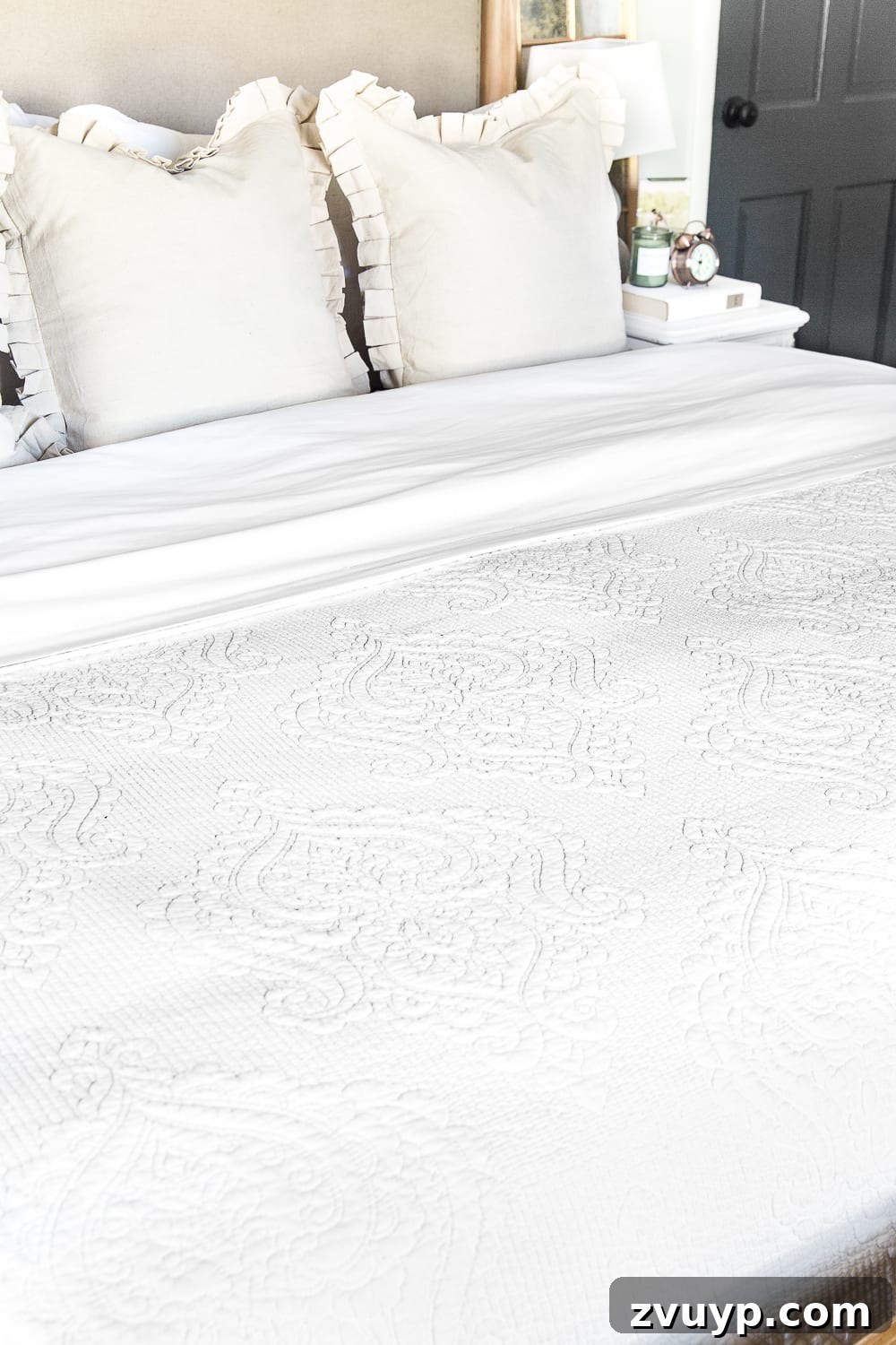 Five-Star Sleep on a Shoestring: Luxe Bedding for Less 6 The best resources for luxury feeling bedding for a tight budget under $40. #bedding #luxurybedding #budgetbedding #bedroomdecor