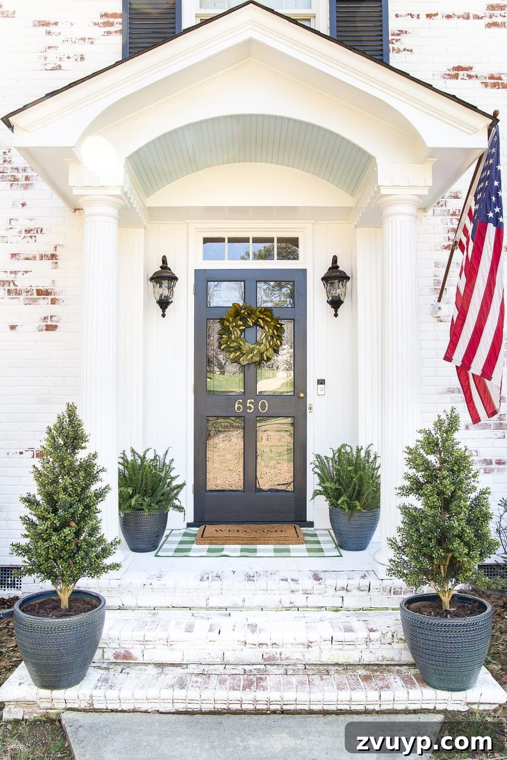 Small Stoop, Big Impact: 4 Easy Decorating Steps 2 4 easy steps to decorate a small porch stoop for spring to make any home more welcoming for guests. #springporch #smallporch #porchstoop