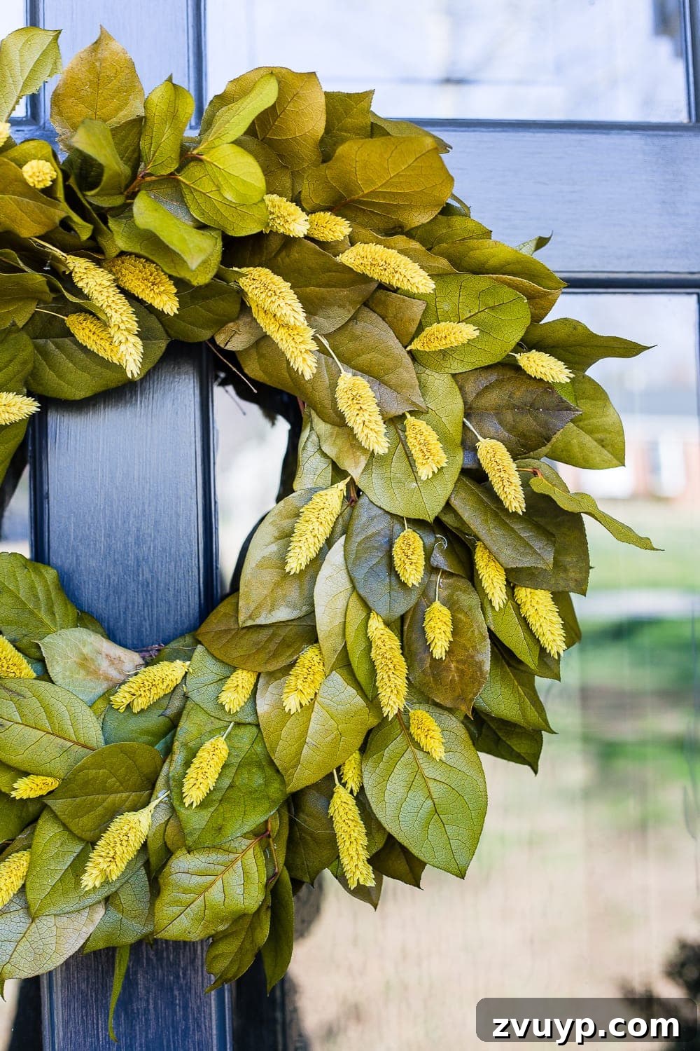Small Stoop, Big Impact: 4 Easy Decorating Steps 5 4 easy steps to decorate a small porch stoop for spring to make any home more welcoming for guests. #springporch #smallporch #porchstoop