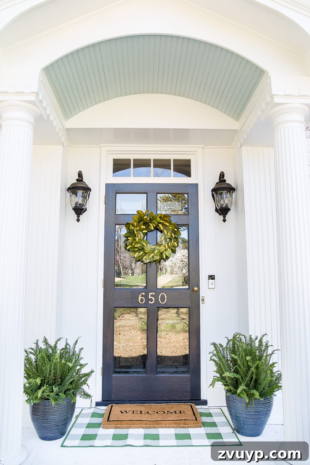 Small Stoop, Big Impact: 4 Easy Decorating Steps 8 4 easy steps to decorate a small porch stoop for spring to make any home more welcoming for guests. #springporch #smallporch #porchstoop