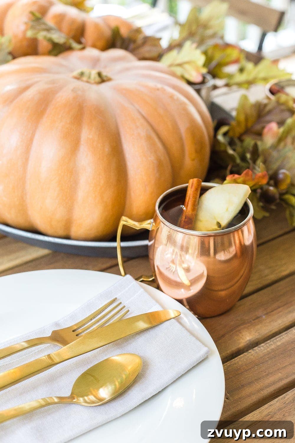 Autumn Porch Retreat: Crafting Cozy Outdoor Style 13 cozy copper tablescape