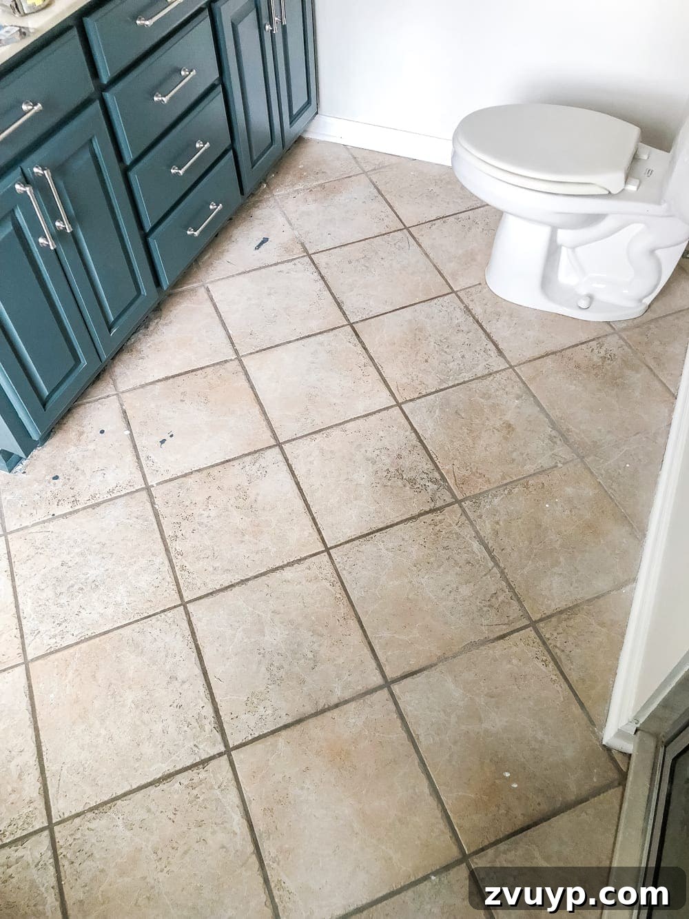 DIY Floor Makeover Seamless Sheet Vinyl Over Tile 4 Close-up of the old ceramic tile, highlighting its condition before the sheet vinyl installation.