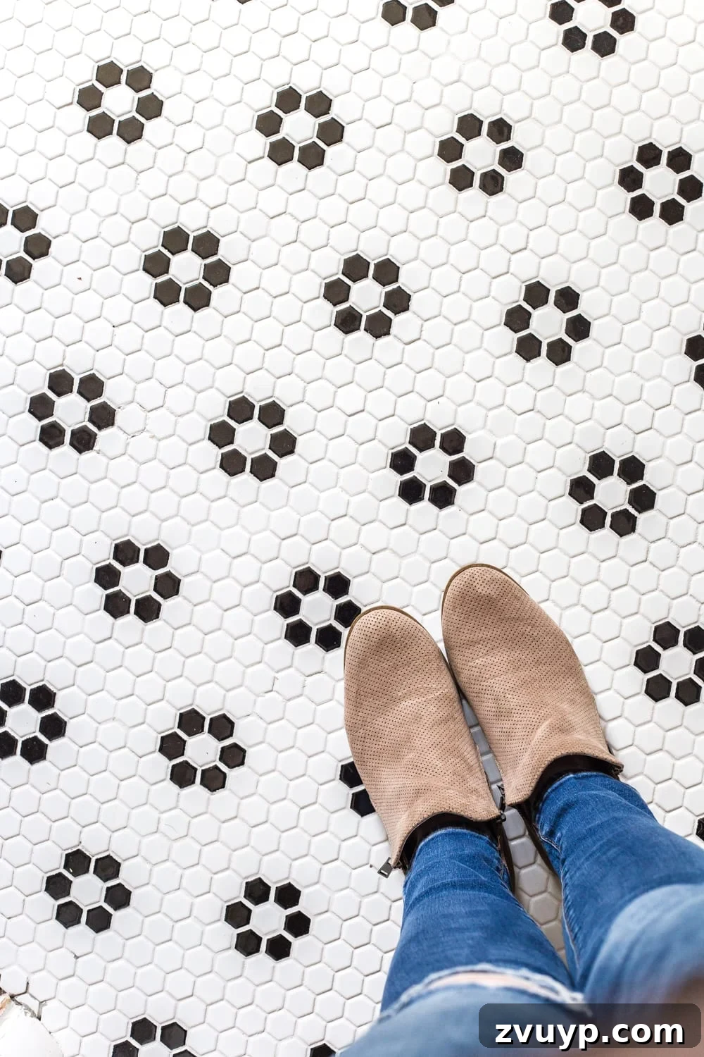 Retro Flower Floor Tile: Elegant hexagonal pattern in a girly classic bathroom