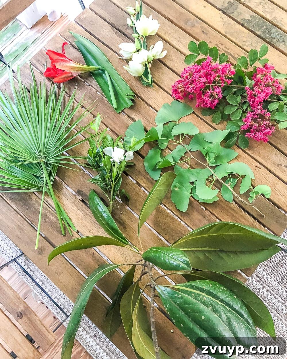 Crafting Beautiful Pressed Blooms 2 DIY Pressed Flower Art | How to press flowers and leaves from your own backyard to frame as inexpensive, vintage-inspired wall decor.
