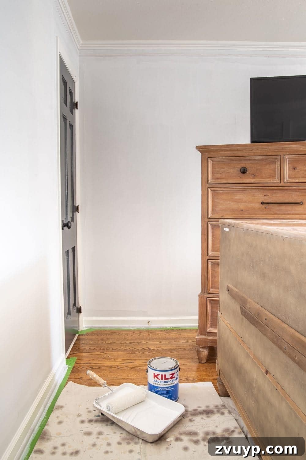 5 rules about primer and paint we wish we had known as beginner DIYers and how to create a paint finish on walls, doors, trim, and moldings that last. | Master Bedroom Refresh with Kilz®
