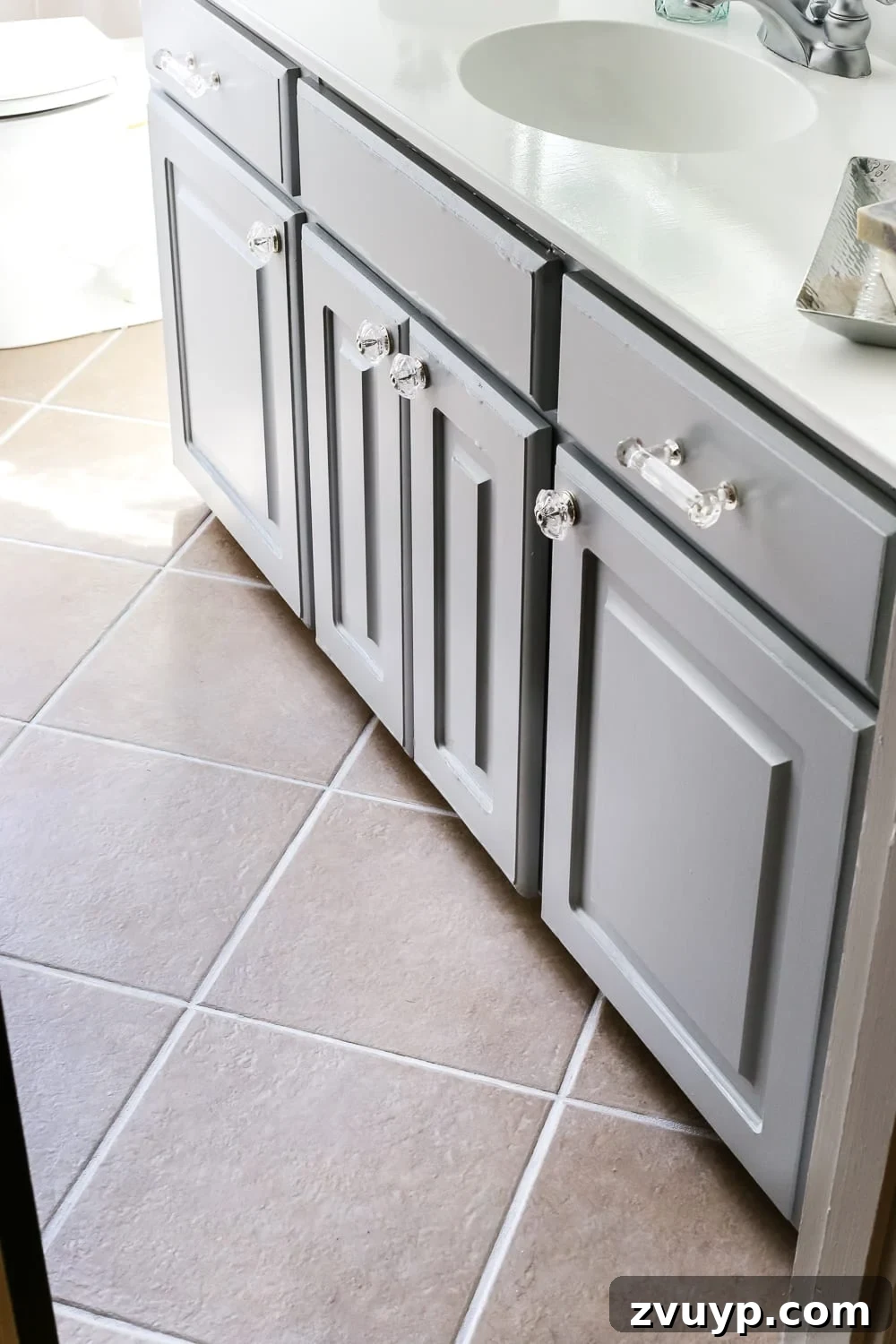 40 Clever Home Decor Upgrades Under $100 12 white tile grout with grout pen in a bathroom
