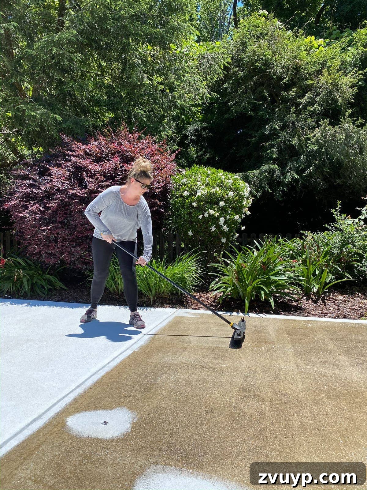 Eski Havuz ve Terasınız Yenilensin: Kendin Yap Dayanıklı Beton Boyası 13 scrubbing concrete before painting