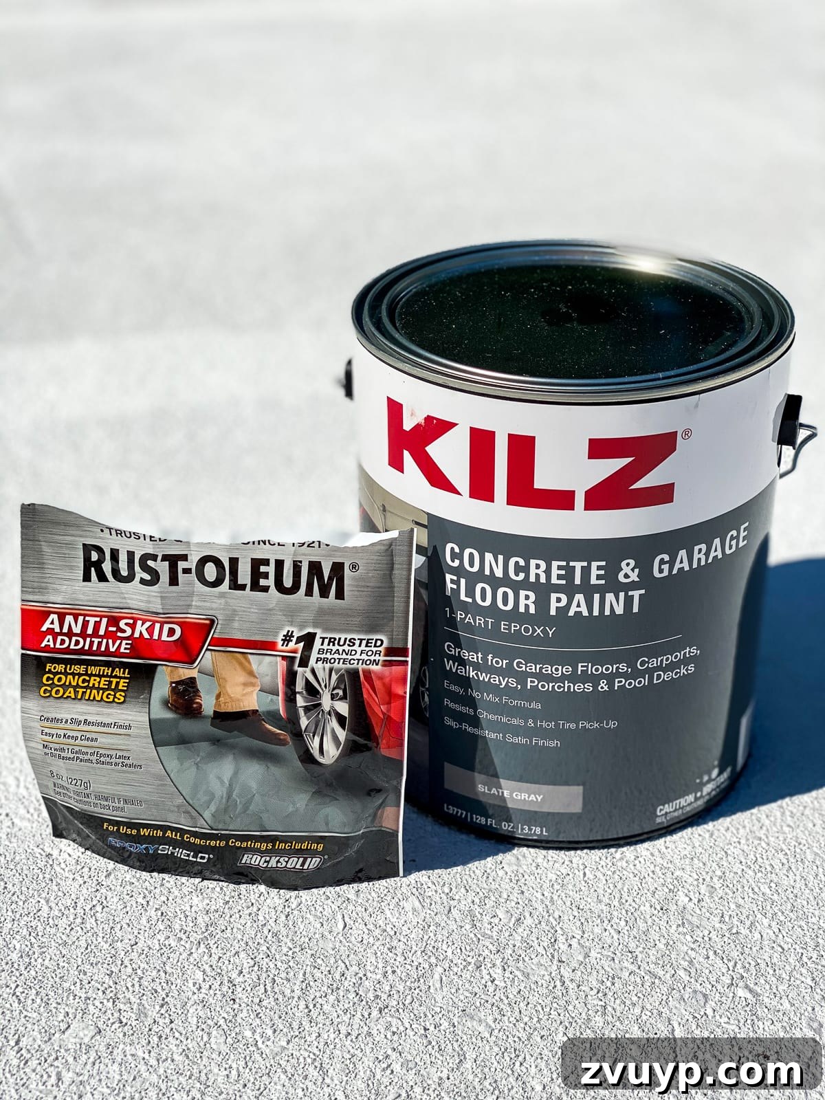 Eski Havuz ve Terasınız Yenilensin: Kendin Yap Dayanıklı Beton Boyası 20 mixing anti skid additive in concrete paint to prevent slipping around a pool