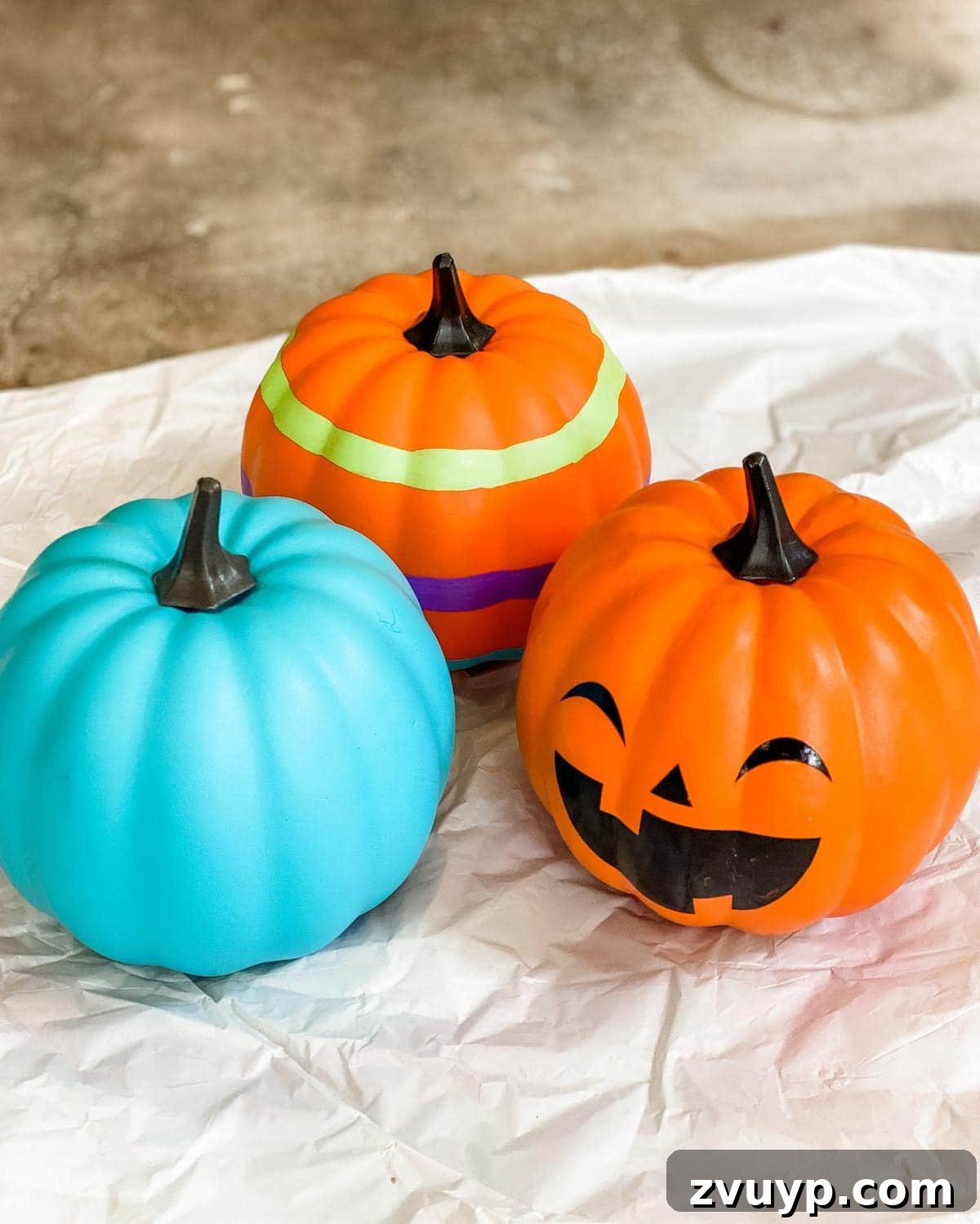 Modern Pumpkin Makeovers: 3 Creative Paint Ideas 2 Modern Painted Pumpkins for Fall Decor