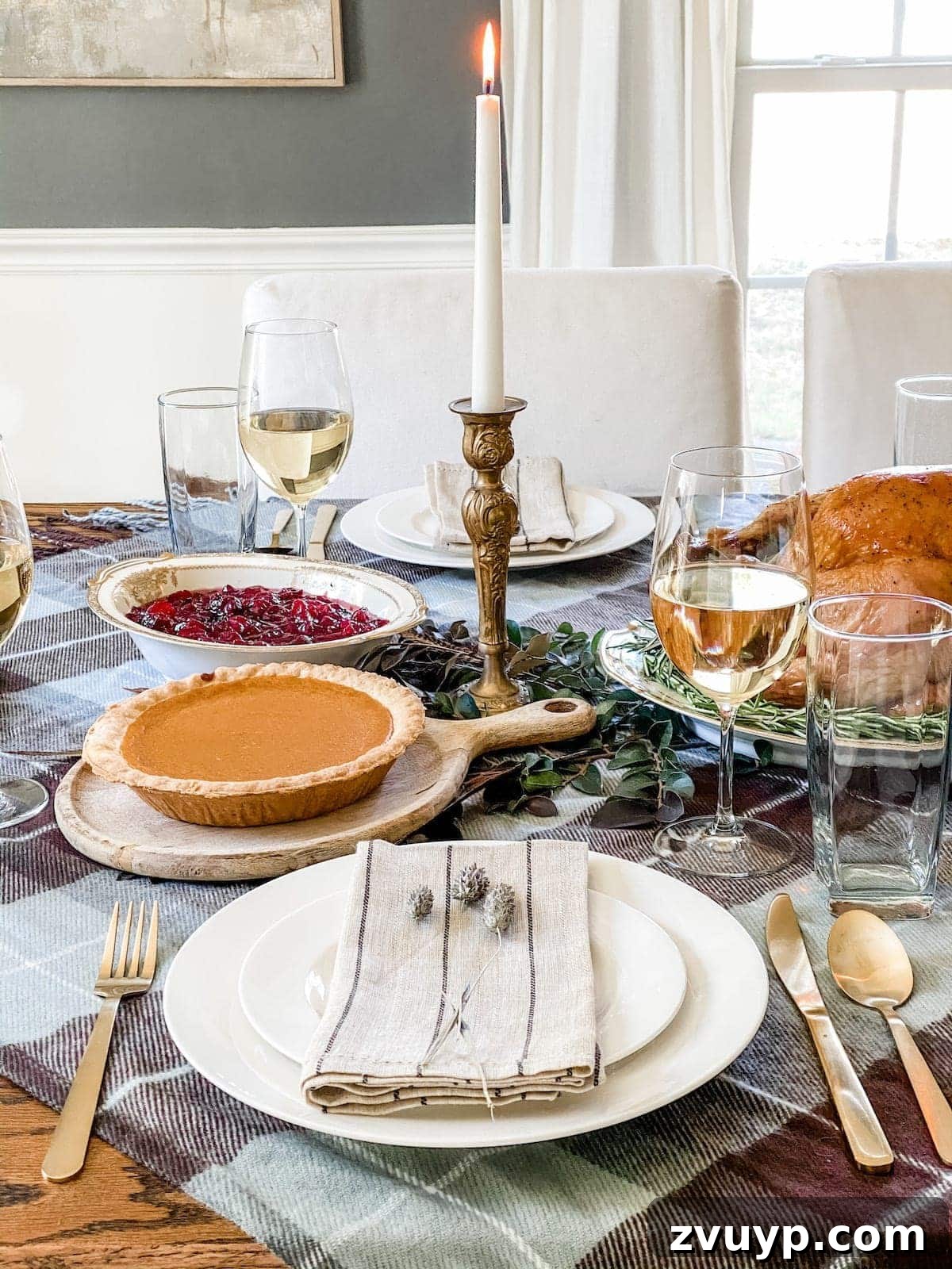 Frugal and Fabulous Thanksgiving Table Decor and Cooking Timeline 6 Simple place setting for Thanksgiving table decor with natural elements