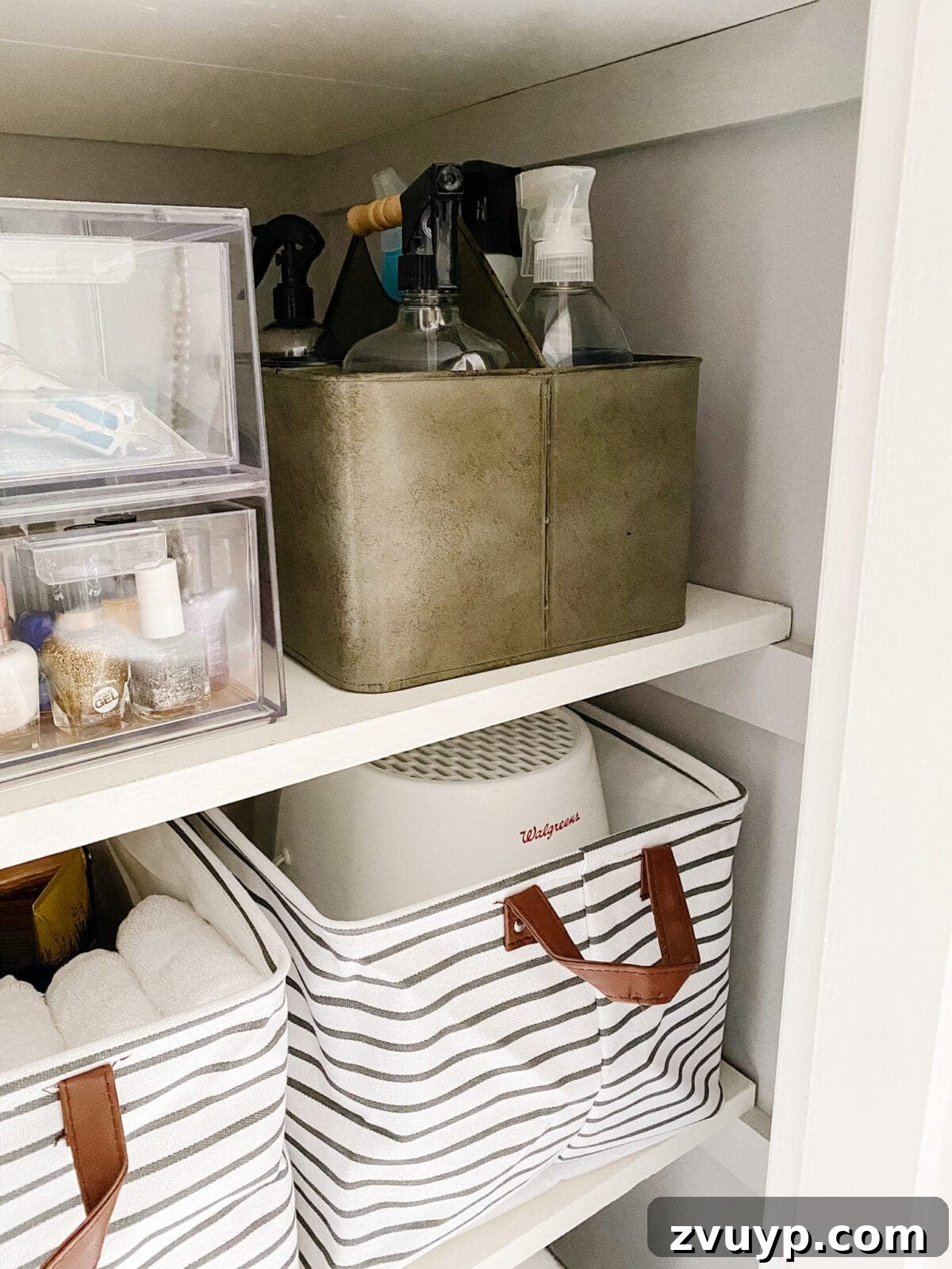 The Ultimate Kids Bathroom Organization Guide 14 A complete tour of kids' bathroom organization ideas + all of the best organizers to make every bathroom tidy.