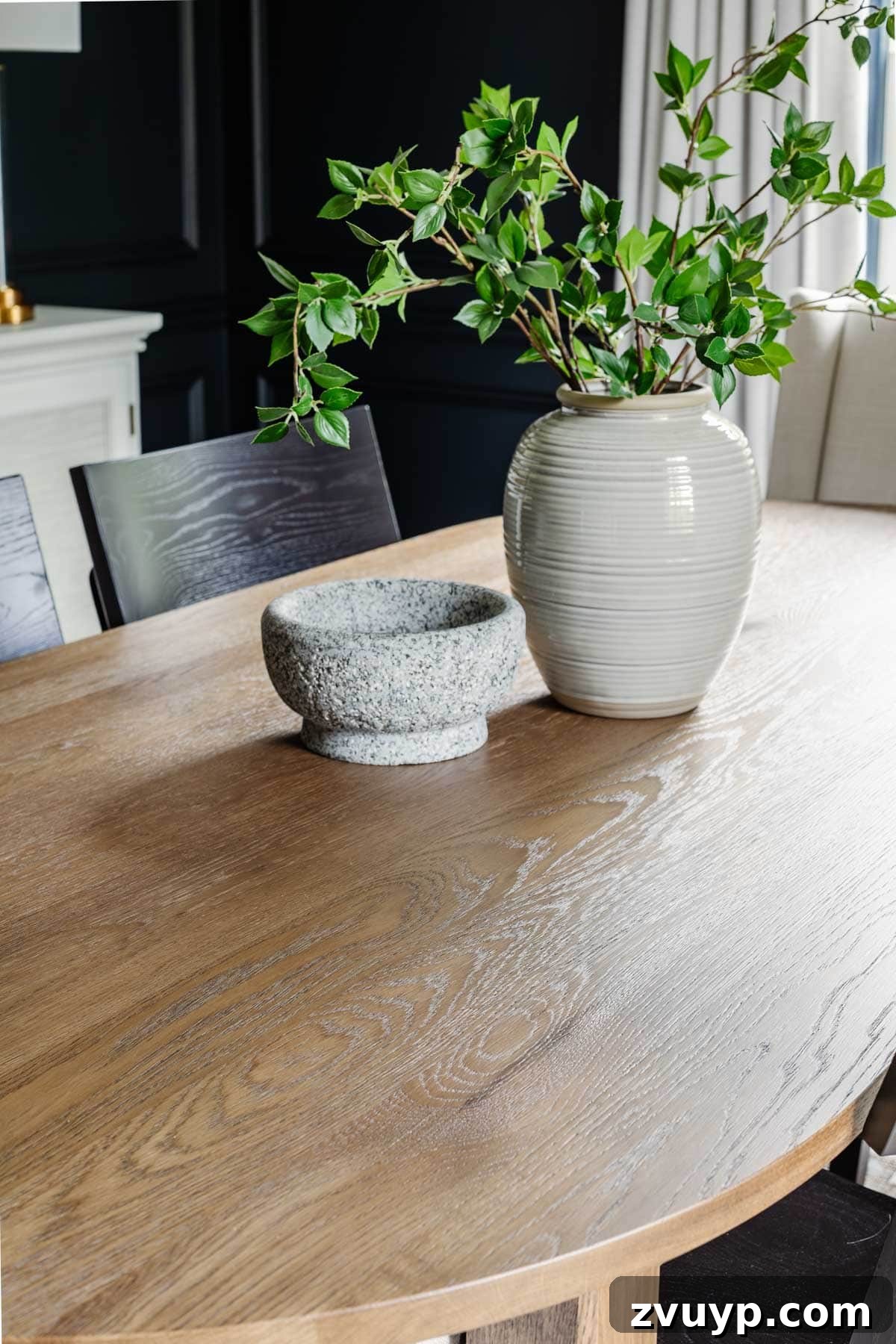 Bassett BenchMade Classic Modern Dining Refined 8 Midcentury modern oval dining table with stunning wood grain in a classic modern setting