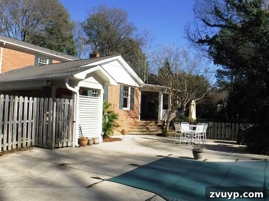 Vinyl Fence Installation Made Easy: Your Ultimate Guide 26 backyard pool before