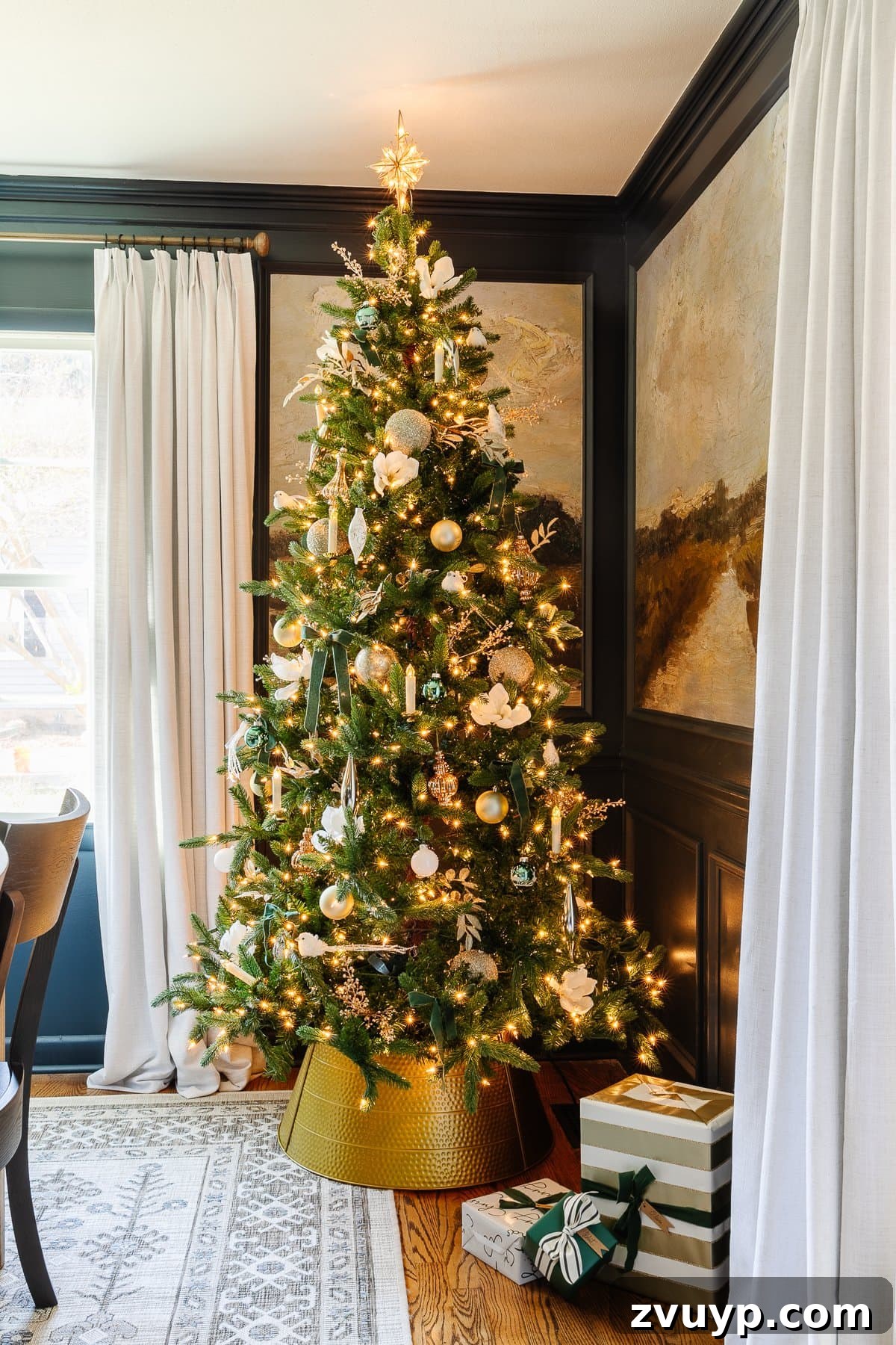 2021 Holiday Home Tour Classic Christmas Decor 10 classic Christmas decor ideas on a dining room tree