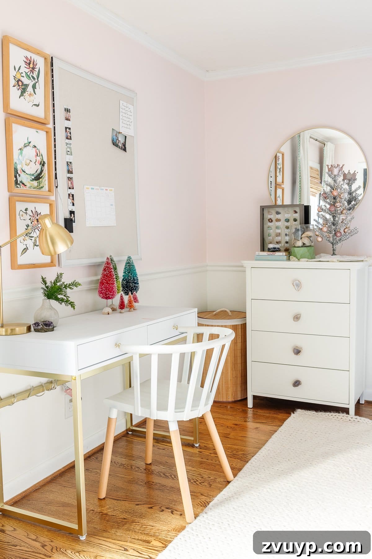 Simple Festive Touches for a Winter Cozy Bedroom 14 Christmas bedroom decor in a little girl's room