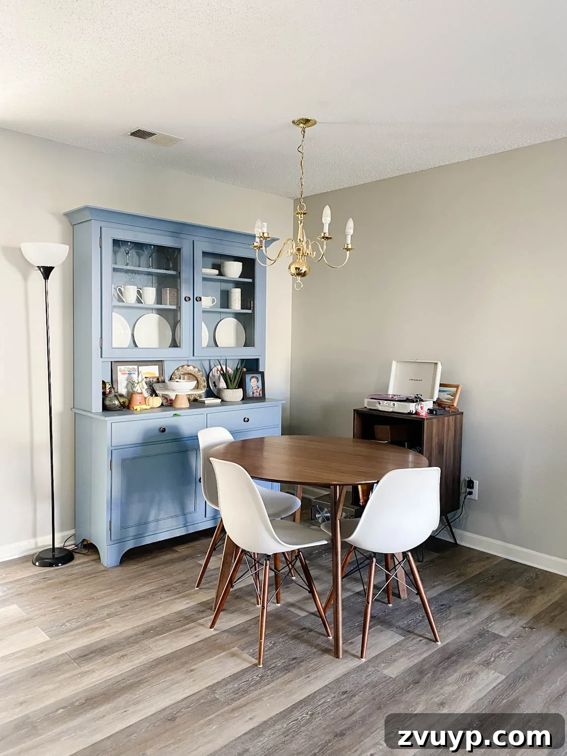 7 Instant Makeovers for Your Dining Nook 3 dining nook before