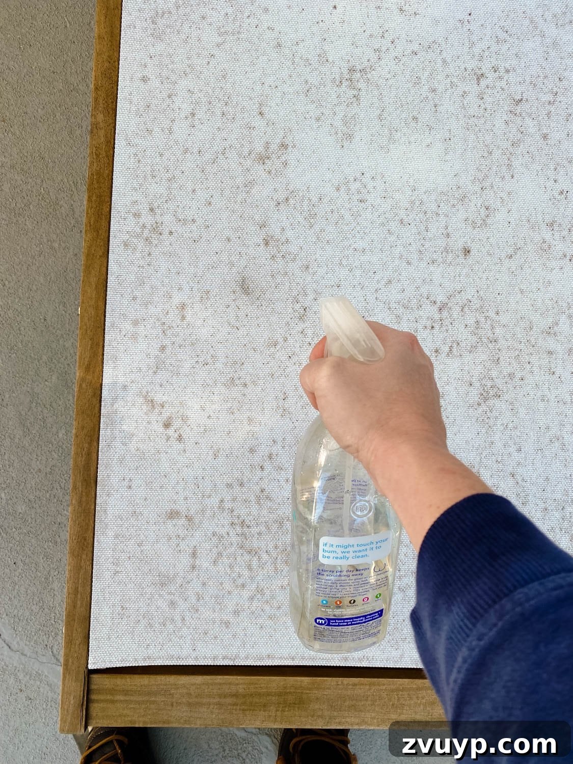 Revive Your Outdoor Oasis: Expert Cleaning for Cushions and Furniture 5 Cleaning outdoor cushions and furniture with vinegar for effective stain and mildew removal.