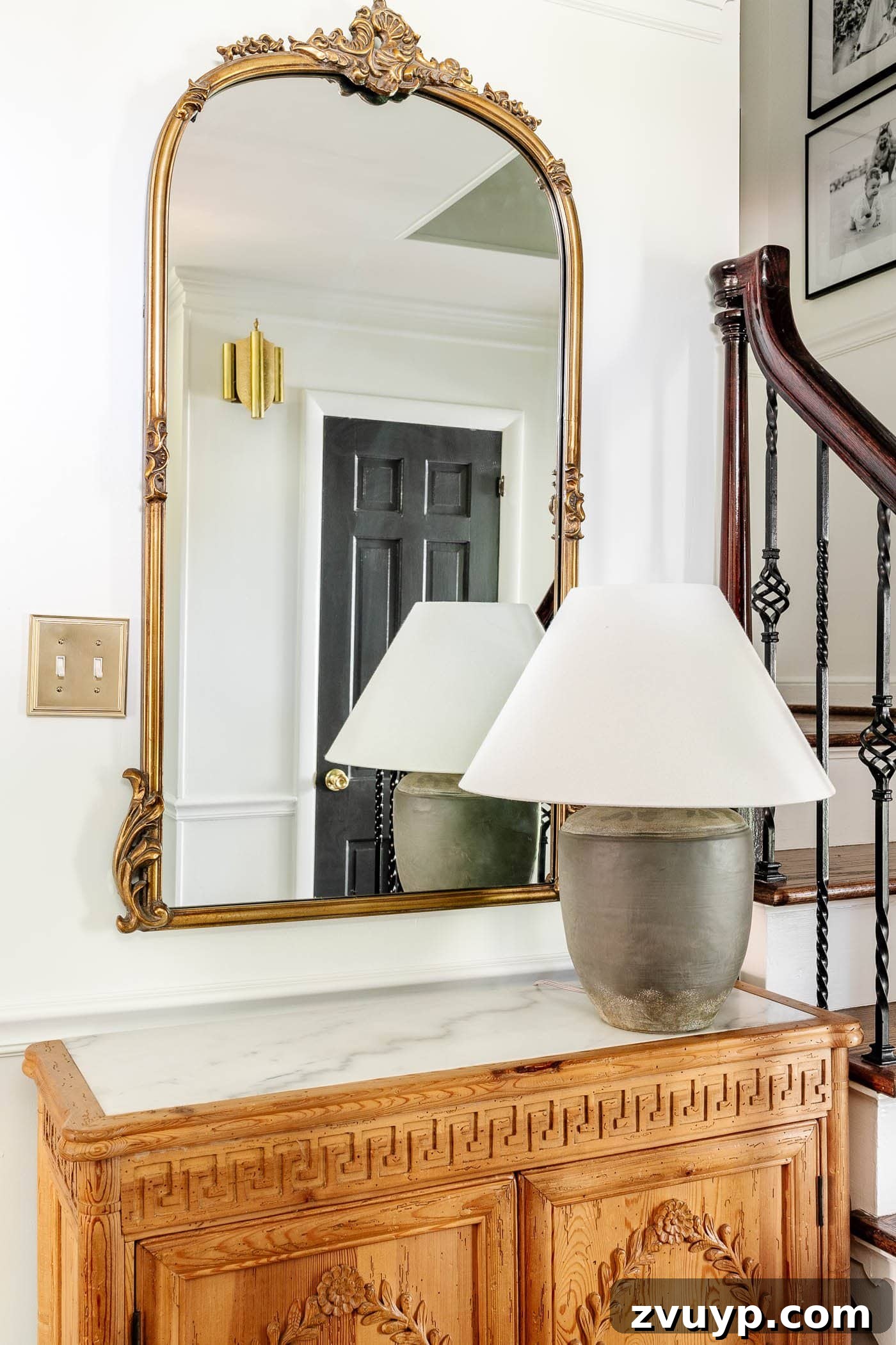 Pro Entry Table Styling: Your Step-by-Step Guide to a Stunning Entryway 5 using a table lamp as an anchor for styling entry table decor