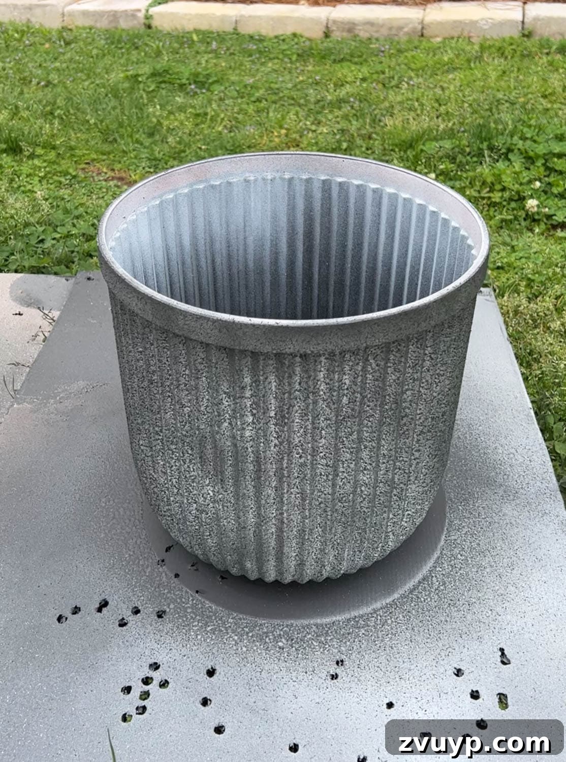 DIY Faux Concrete Planters: The Spray Paint Secret 6 painting outdoor planters to look like concrete