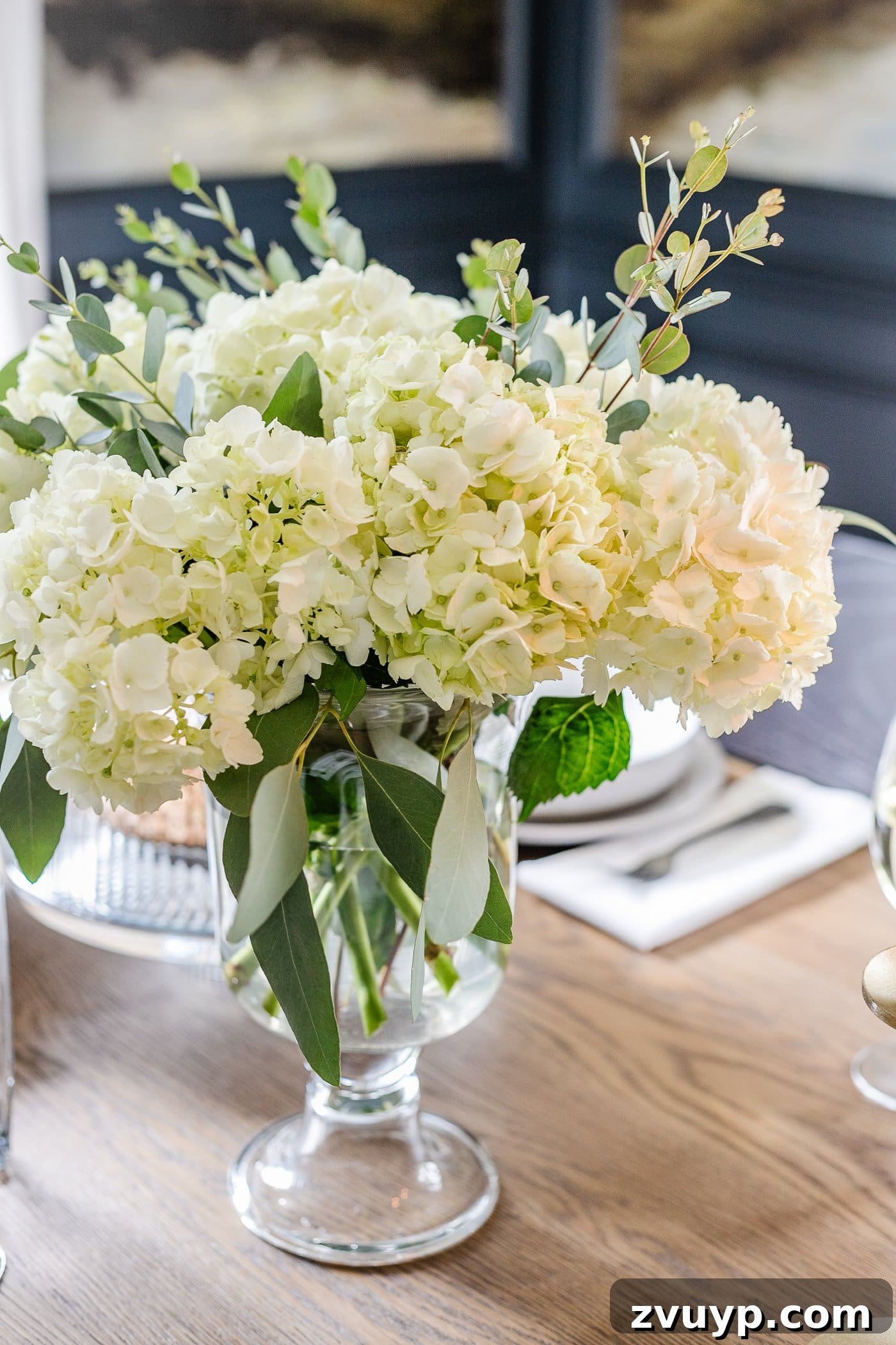 Your Go-To Guide for Flawless Table Settings, Every Time 9 a charming, simple dining table centerpiece adorned with fresh hydrangeas and eucalyptus leaves, perfect for summer gatherings