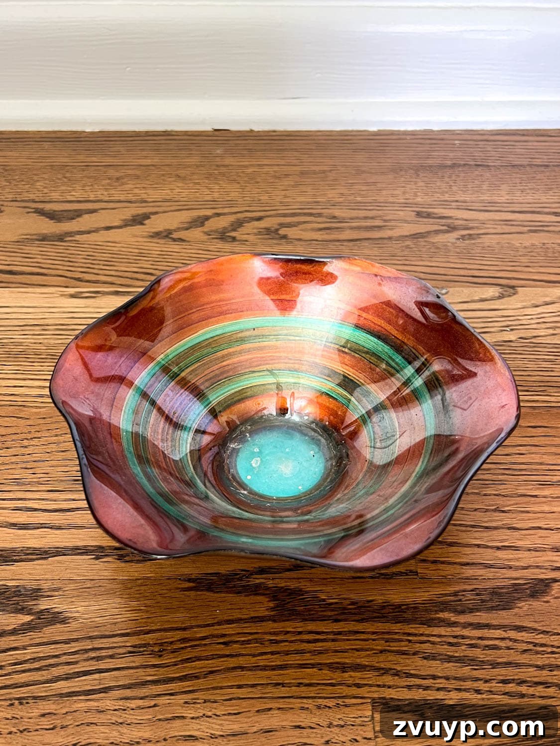 Scalloped Bowl Trend: White Spray Paint Thrift Flip 2 Beautiful thrifted ruffled bowl transformed with white spray paint, perfect for home organization and decor.