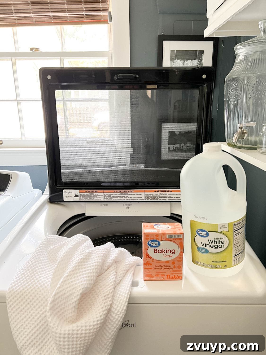 16 Natural Secrets for an Exquisitely Scented Home 14 how to get rid of musty smell in house with baking soda and white vinegar in laundry