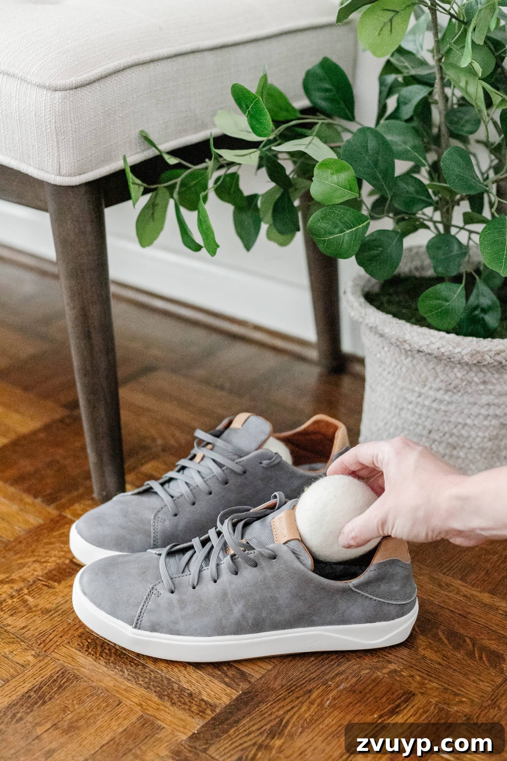 16 Natural Secrets for an Exquisitely Scented Home 21 DIY shoe deodorizer with wool dryer balls and essential oils