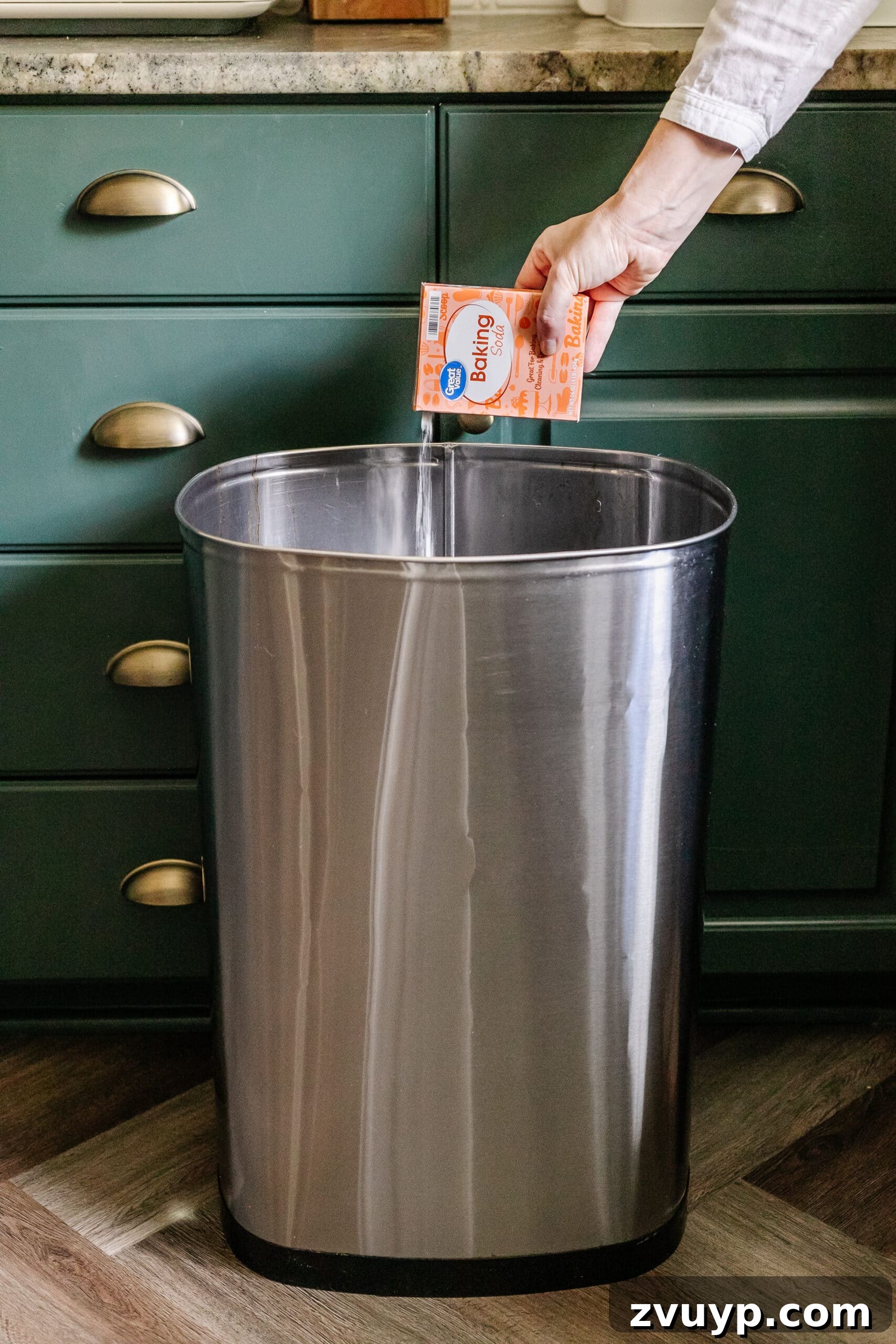 16 Natural Secrets for an Exquisitely Scented Home 22 sprinkling baking soda in trash can