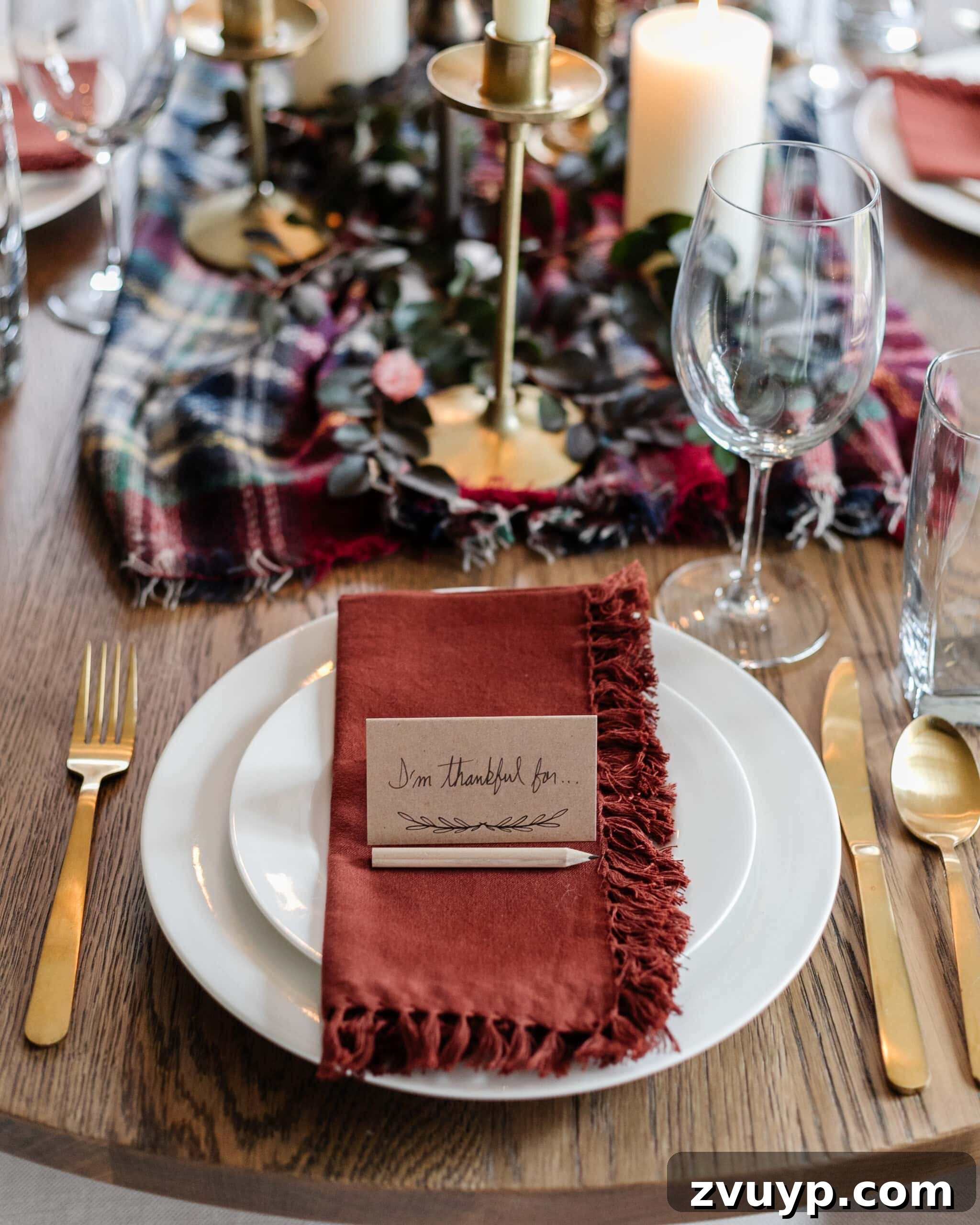 Easy Affordable Thanksgiving Centerpiece from Thrift Store Finds 8 DIY Thanksgiving place cards with pencil for writing things people are thankful for