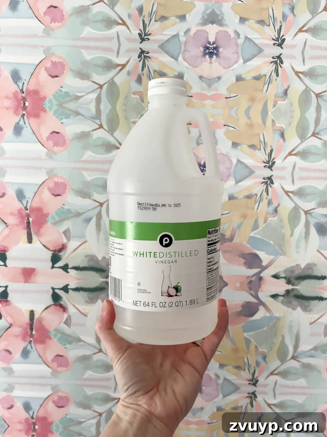 Mastering Wallpaper Removal: 3 Tried and True Methods 12 Preparing DIY vinegar wallpaper stripper solution in a spray bottle