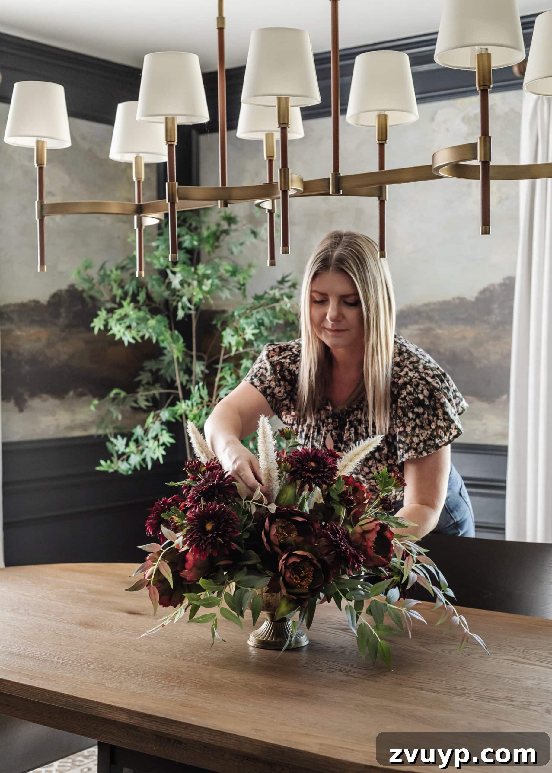 Autumn Blooms: Simple DIY Floral Arrangements 14 Adding foxtail grass for unique texture to a fall centerpiece