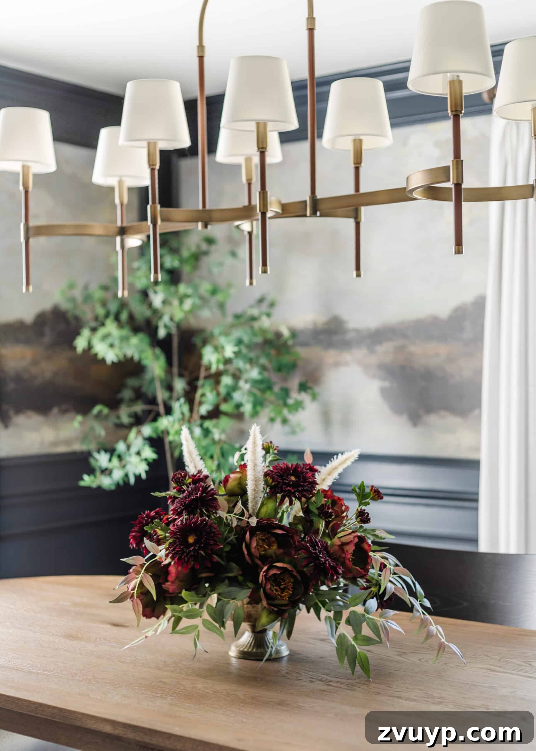 Autumn Blooms: Simple DIY Floral Arrangements 17 Simple yet elegant fall floral arrangement as a dining table centerpiece