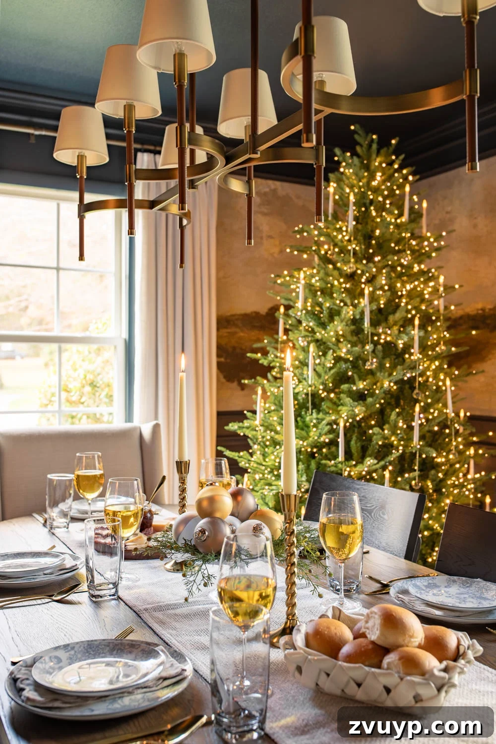 Effortless Holiday Dining Room Styling 9 simple Christmas dining table centerpiece with ornaments