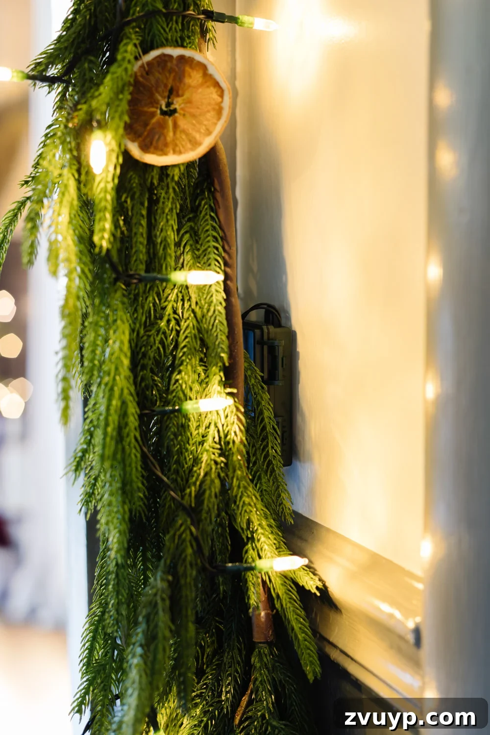 Old-World Christmas Entryway Charm 9 hiding battery pack for twinkle lights in unlit garland