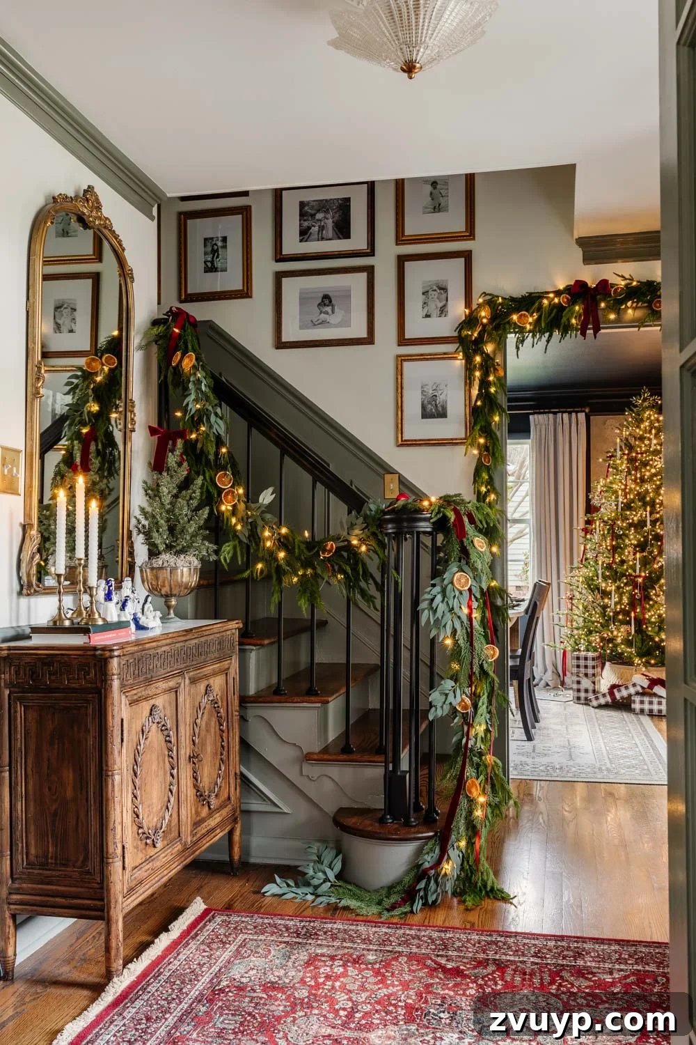 Old-World Christmas Entryway Charm 10 modern colonial Christmas entryway decor