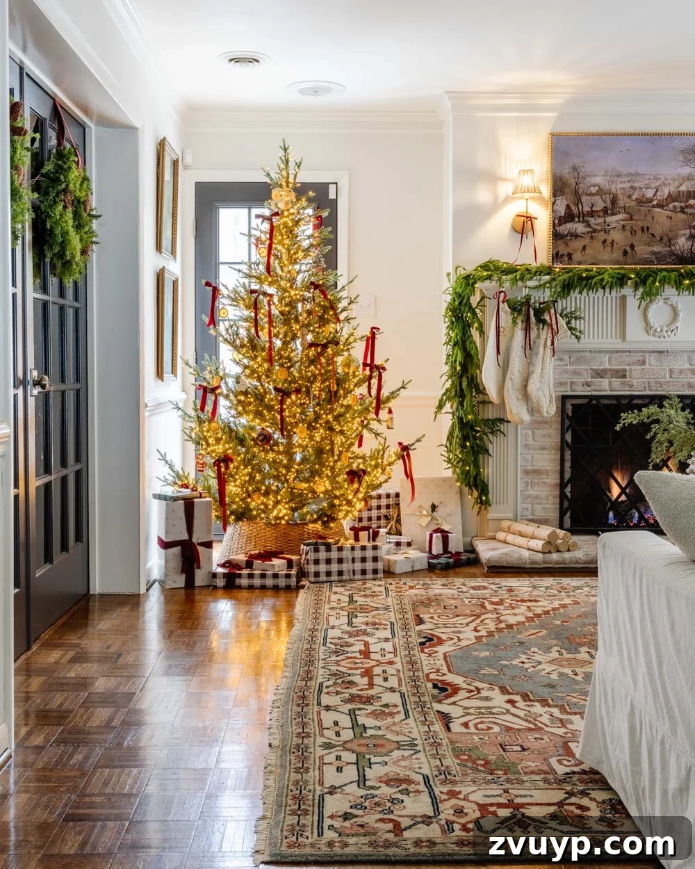 A Modern Colonial Christmas: 2024 Home Inspiration 10 modern traditional colonial christmas home tour dining room with festive table setting