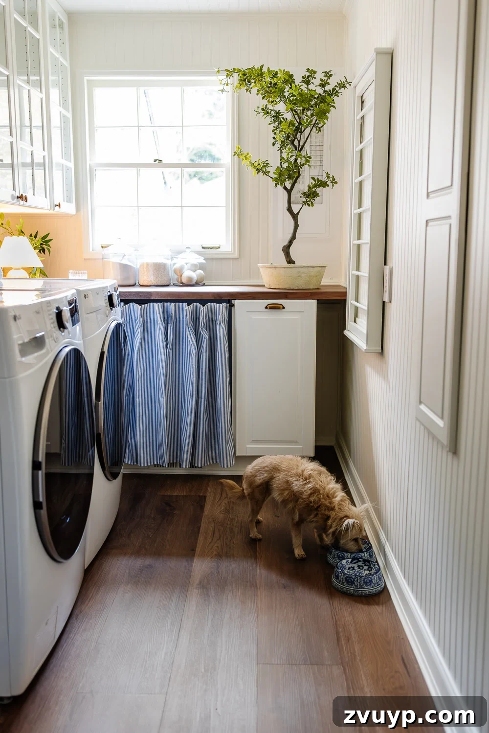 Kendin Yap Lambri Duvar Paneli ve Alçıpan Kullanmama Nedenlerimiz 8 finished narrow laundry room layout with IKEA cabinets with vintage Nancy Meyers style beadboard walls