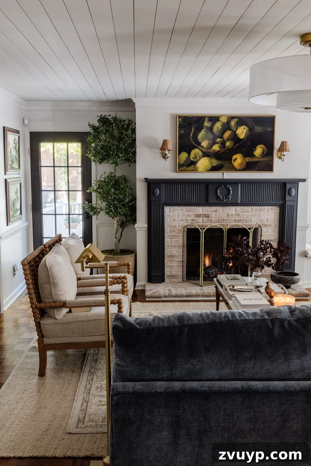 Make 8-Foot Ceilings Look Taller: 13 Designer Tricks 16 how to make 8 foot low ceiling look higher