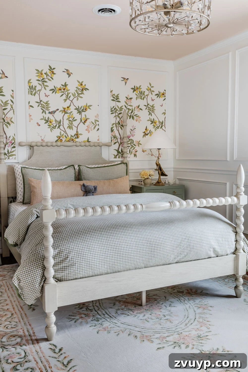 Make 8-Foot Ceilings Look Taller: 13 Designer Tricks 5 how to make 8 foot low ceiling look higher