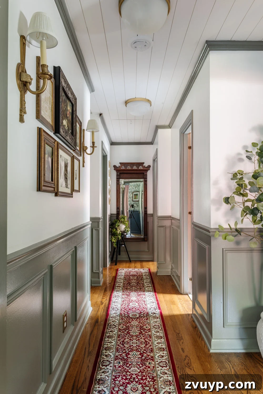 Make 8-Foot Ceilings Look Taller: 13 Designer Tricks 6 how to make 8 foot low ceiling look higher